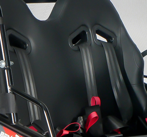 športni sedeži z večtočkovnimi varnostnimi pasovi