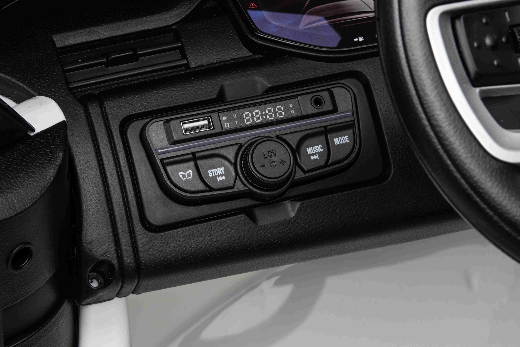 Radio with USB/AUX input