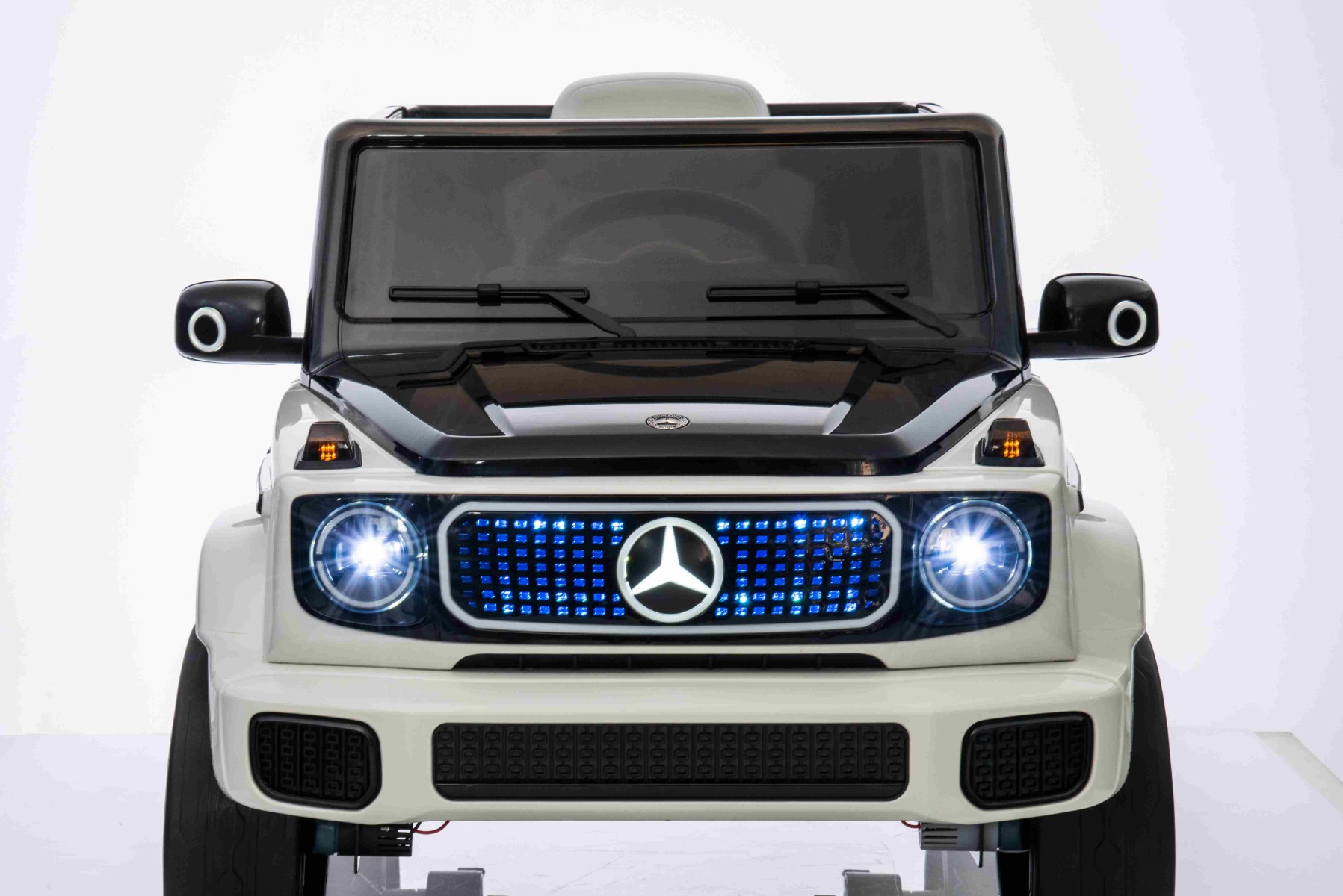 LED backlighting of the front grille, mirrors and turn signals